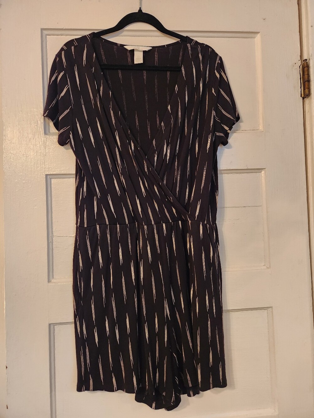 H&M Jersey Romper w/ Pockets, Black White Pattern, EUC Sz Large Stretch, Comfy